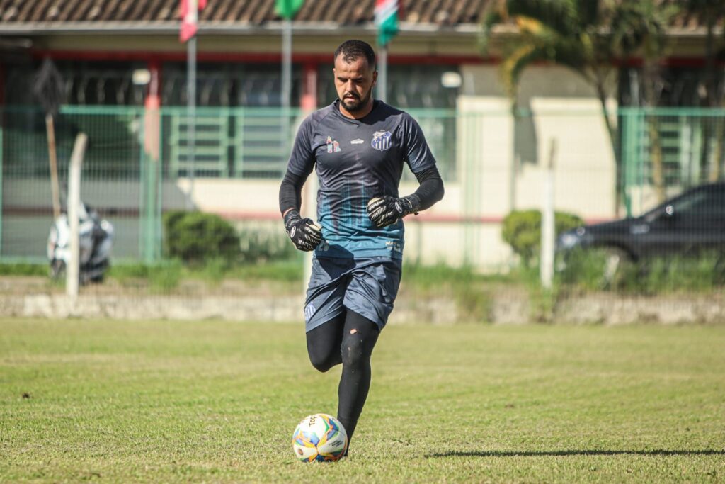 Elenco profissional do Caravaggio realiza jogo-treino com o Criciúma