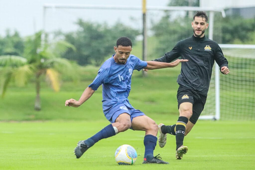 Elenco profissional do Caravaggio realiza primeiro jogo-treino da temporada