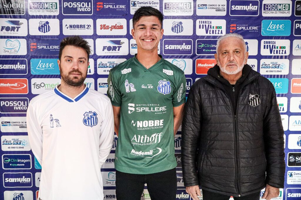 O goleiro Arthur Trindade teve o vínculo renovado com o Caravaggio Futebol Clube. O novo contrato do atleta vai até dezembro de 2025.